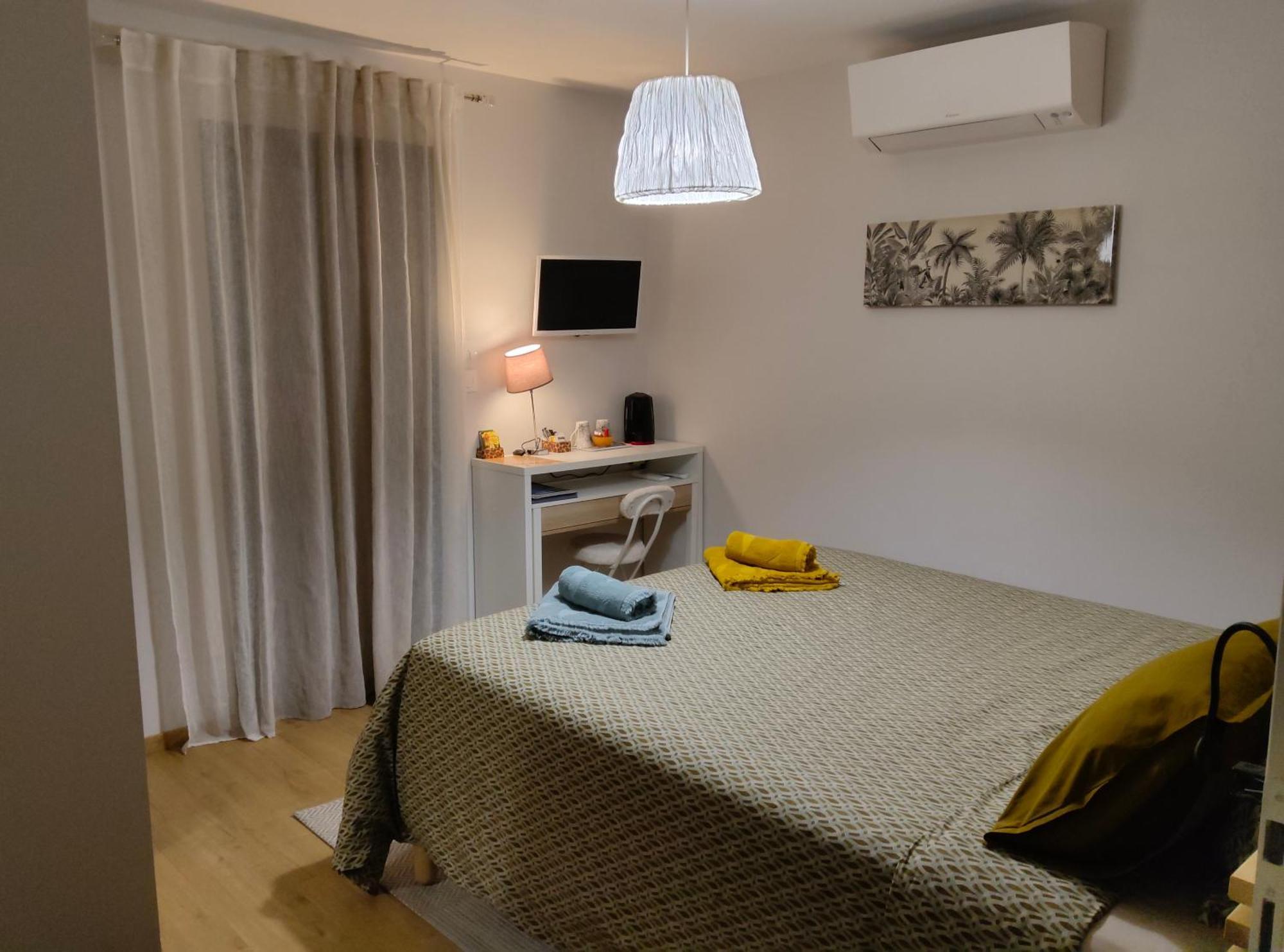 Du Cote De Chez Paule, Chambre Avec Entree Independante Et Salle D'Eau Privative Séméac Exteriör bild